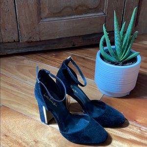 Women’s lulus black velvet heels with gold accent